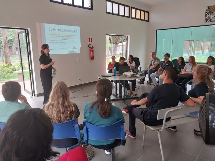 Monitores e Estagiários recebem formação em Educação Ambiental