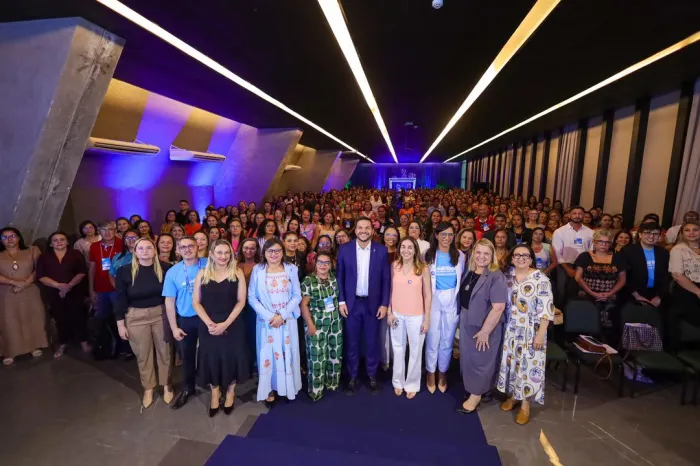 Professores e gestores de escolas estaduais compartilham experiências em seminário sobre alfabetização na idade certa