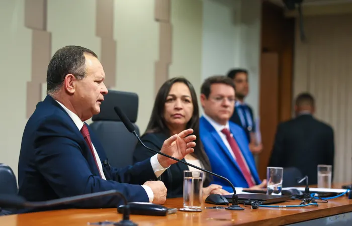 - Governador Brandão apresentou projetos para que a bancada possa destinar emendas (Foto: Gilson Teixeira)