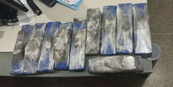 PMCE apreende 10 kg de drogas durante patrulhamento em Fortaleza
