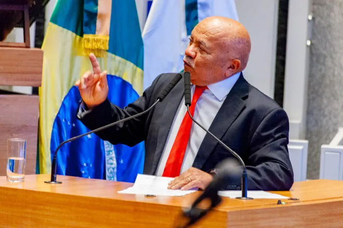 Distritais reivindicam pagamento em dia a terceirizados da Saúde