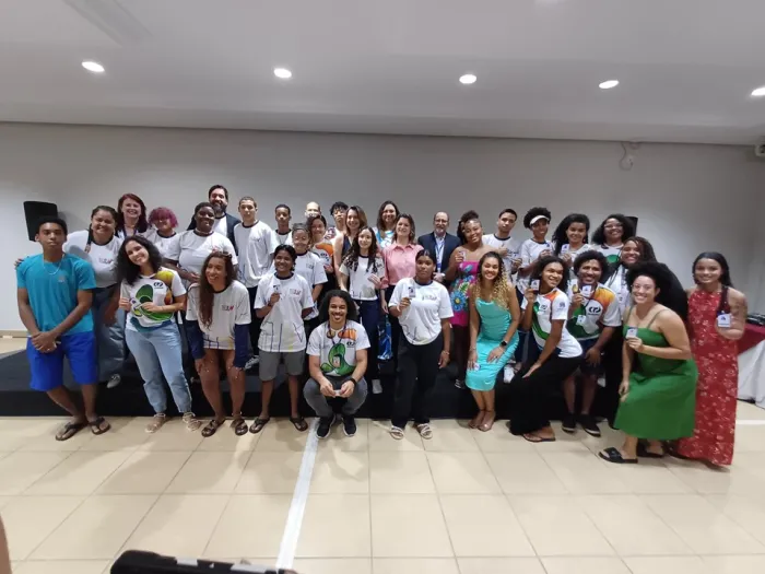 Jovens que participaram do primeiro ciclo do EmpregaJUV recebem certificação