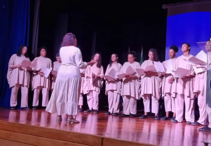 Coral de Internas Maria Marias apresenta repertório natalino na Rede Abraço