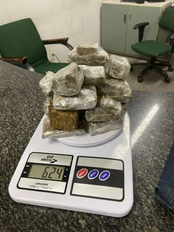 Suspeito é preso com maconha dentro do próprio guarda-roupa em Limoeiro do Norte