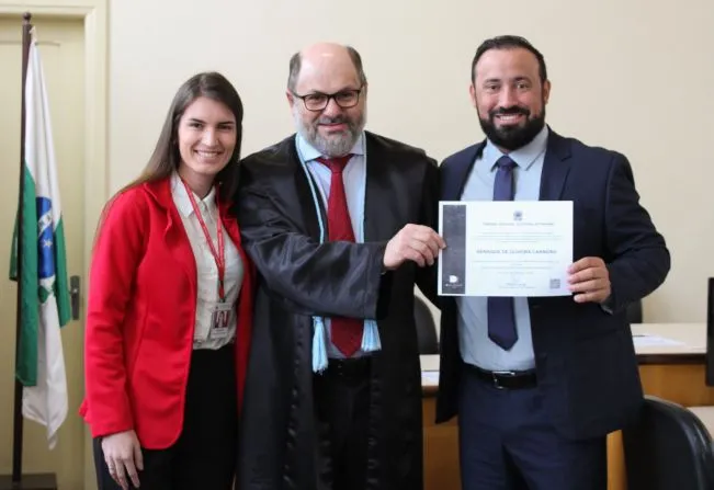 Henrique Carneiro e Wagner Zadra são diplomados em cerimônia no Fórum de Piraí do Sul