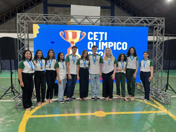 Escola de Castelo do Piauí realiza Sarau Literário em homenagem aos estudantes medalhistas 