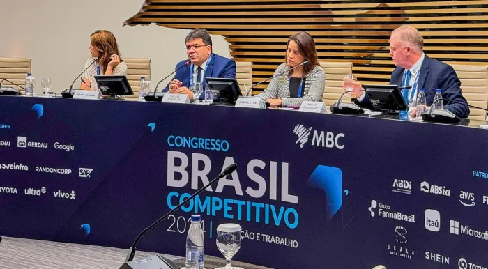 Em Brasília, governador defende a educação em tempo integral como chave para a qualificação profissional no Brasil