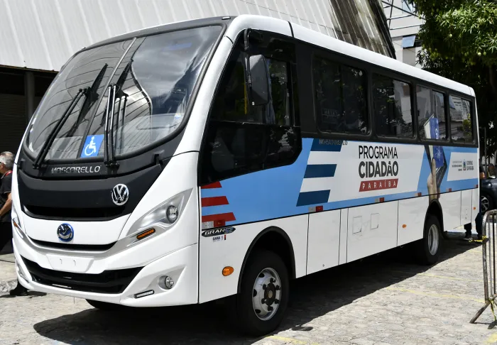 Governo adquire novo micro-ônibus para implementar ações do Programa Cidadão