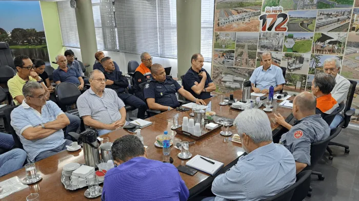 Prefeito Edinho Araújo coordena ações emergenciais após forte chuva