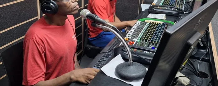 Sejus inaugura primeira rádio em unidade prisional do Complexo de Xuri