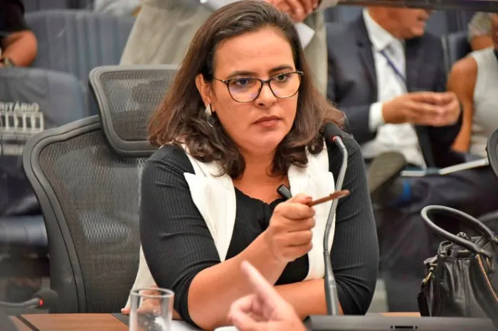 Deputada Gleice Jane manifesta preocupação com situação dos policiais penais de MS e cobra