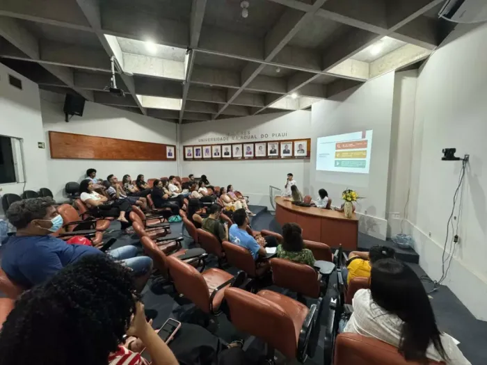 Curso de turismo promove colóquio sobre as perspectivas críticas da prática turística