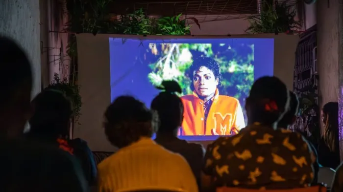 Artista juny kp! realiza último encontro de curso sobre videoclipes