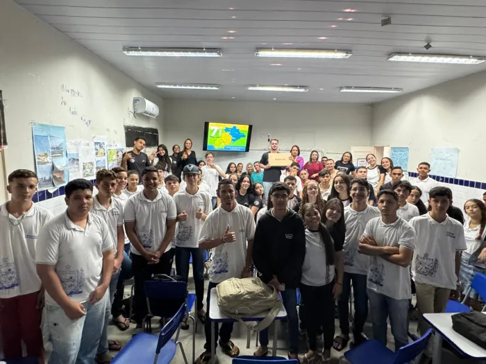 Estudante de Curral Velho vence concurso para criação da bandeira oficial da 7ª GRE