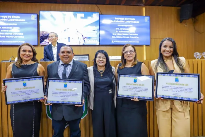 Fátima Araújo concede Título de Cidadão Ludovicense a profissionais da saúde e assistência social