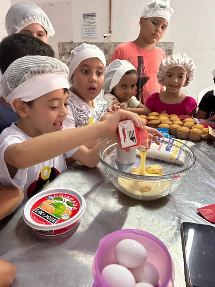 Estudantes da EEEF Capitulina Sátyro encerram semestre com atividade pedagógica baseada em receitas culinárias