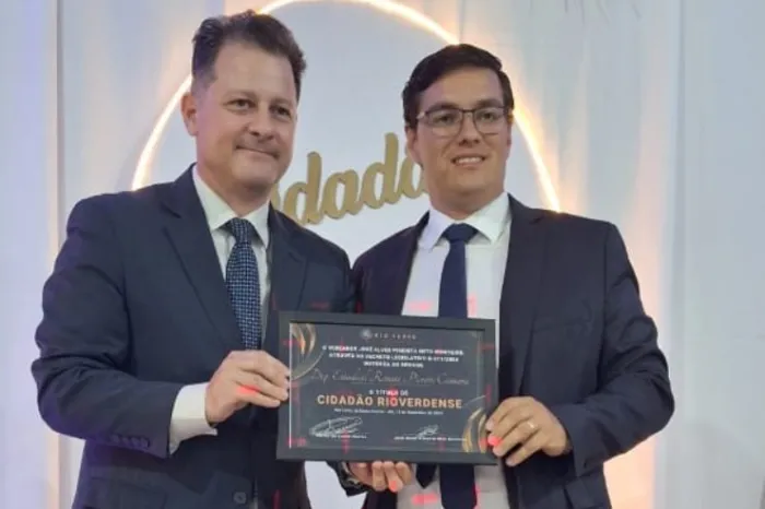 Renato Câmara Recebe Título de Cidadão Rioverdense por Destaque na Saúde e Infraestrutura