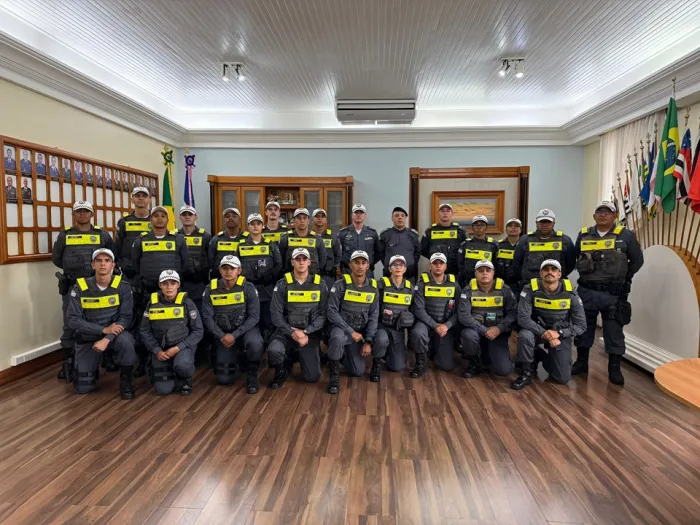 Comandante-geral recebe policiais militares do BPTran