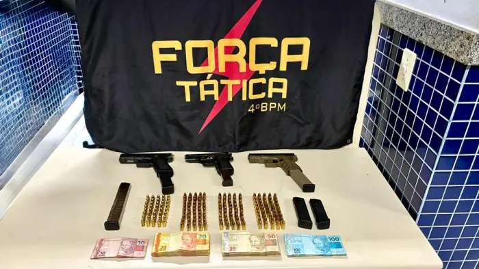 Força Tática do 4º BPM realiza apreensões de armas, munições e entorpecentes