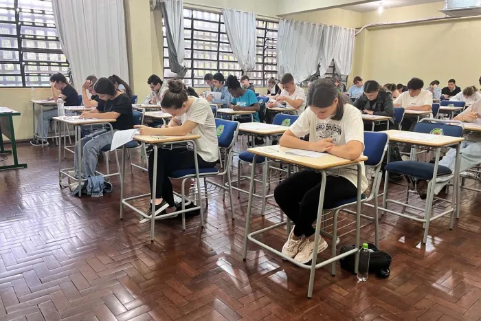 Unioeste aplica provas do Vestibular 2025; resultado será divulgado em janeiro
