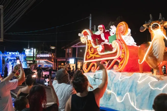 Costa Norte e região central recebem Desfile de Natal e Chegada do Papai Noel
