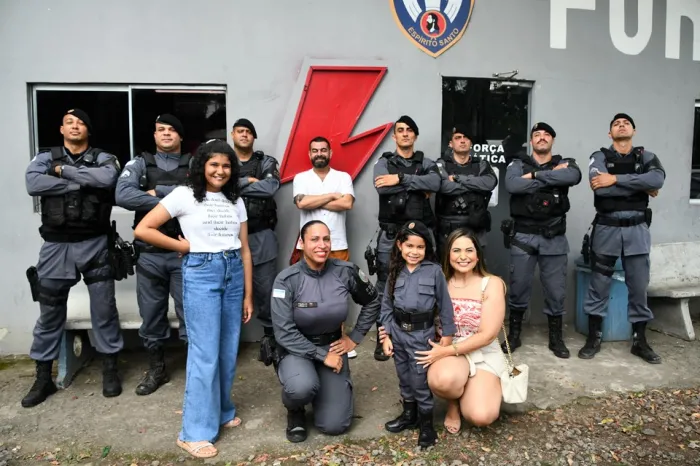 Admiradora da PMES conhece o 6º BPM no dia do seu aniversário