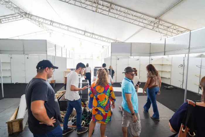 Com homenagem ao papel, megaestrutura do 39° Salão do Artesanato Paraibano está quase pronta