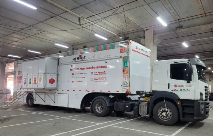 Unidade Móvel do Hemoce chega a shopping em Messejana; programação natalina movimenta posto itinerante nesta quarta-feira (18)