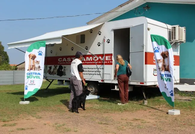 Mais de 60 cães e gatos já foram castrados em Piraí do Sul pelo Programa Castramóvel