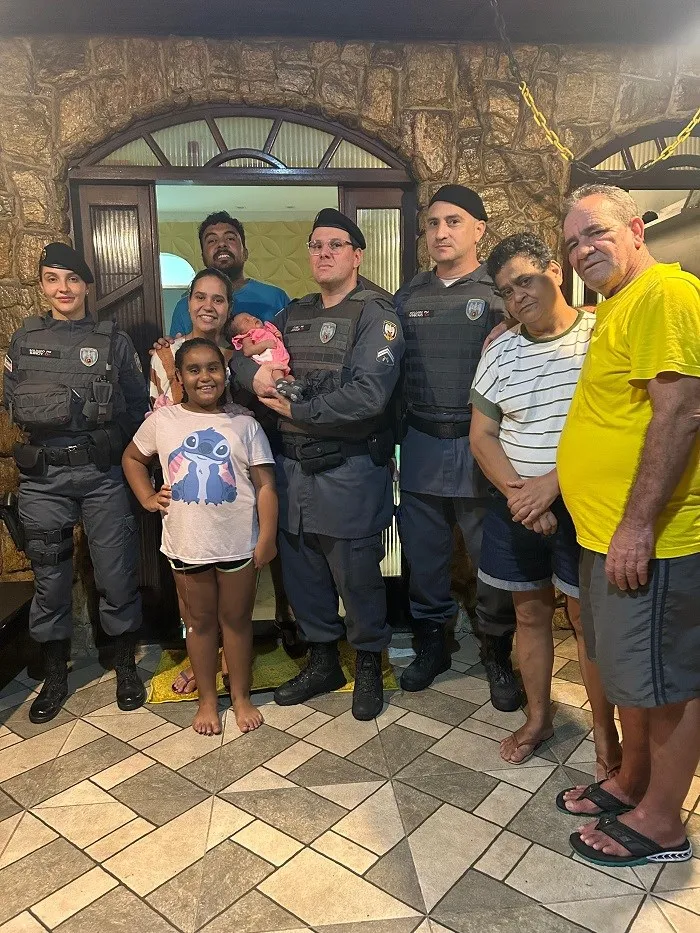 Policiais militares do 4º BPM salvam recém-nascida com Manobra de Heimlich