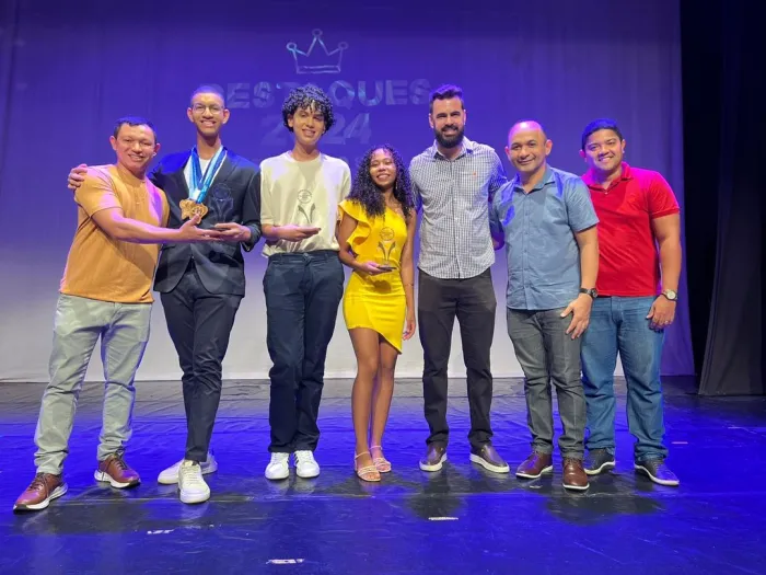Escola de Teresina encerra ano letivo com premiação dos estudantes que se destacaram em diversas áreas