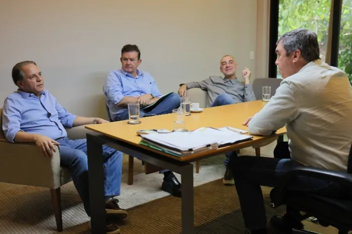 Neno Razuk e Coronel David ampliam debate com governador sobre Lei do Transporte Zero