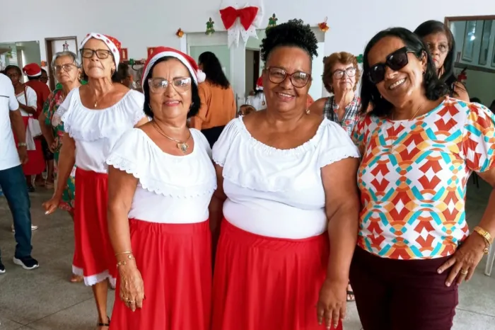 Centro Dona Zazinha celebra encerramento do ano com festa para idosos