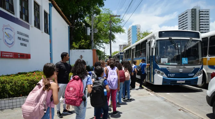 Governo de Sergipe reforça investimento em transporte escolar e segurança para estudantes da rede estadual// Fotos: Arquivo/ Seduc