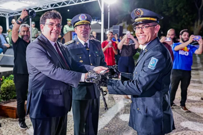 Rafael participa de solenidade de formatura de oficiais da PM e destaca a importância dos investimentos em qualificação