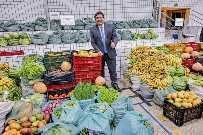 Governador entrega 30 toneladas de alimentos da agricultura familiar e ressalta importância social e econômica de programas da SAF