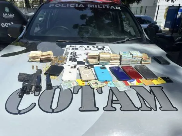 Trio é preso pela PMCE com mais de R$ 45 mil e arma de uso restrito no bairro Mondubim
