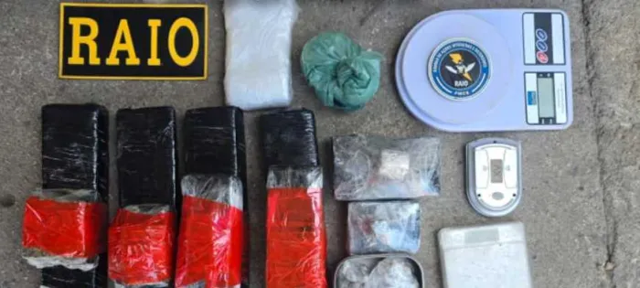 PMCE apreende quase 5 kg de maconha que estavam enterrados no Genibaú