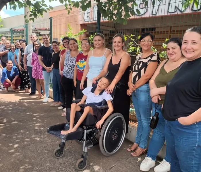 Homenagem em escola municipal reforça o amor e dedicação à inclusão