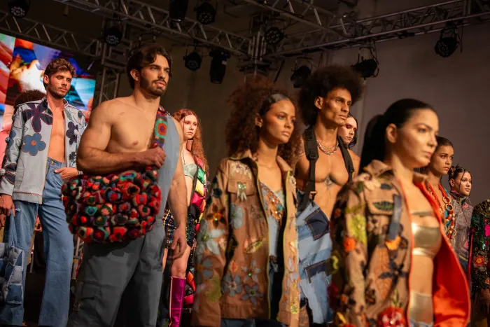 Lixo Zero: Cagece destina corretamente 94% dos resíduos em desfile de moda do Reciclocidades