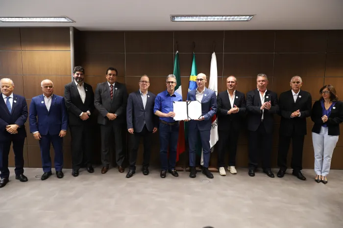 Governo de Minas e Fassa Bortolo firmam parceria para reformar casas em comunidade de Belo Horizonte