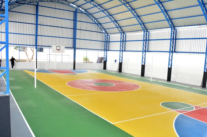 Prefeitura entrega duas quadras poliesportivas em escolas de Humildes