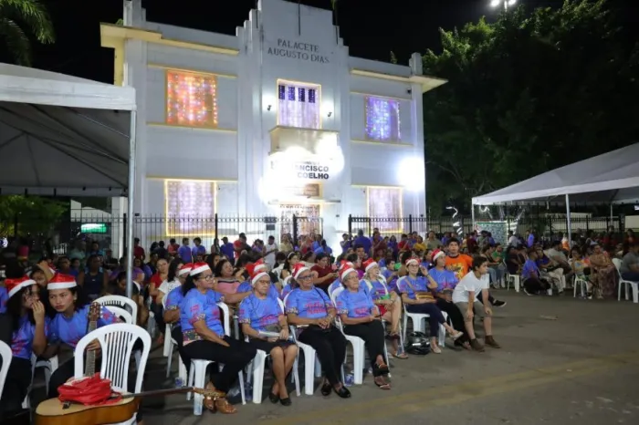 FCCM: Cantata de Natal 2024 contagia centenas de pessoas em frente ao Museu Francisco Coelho