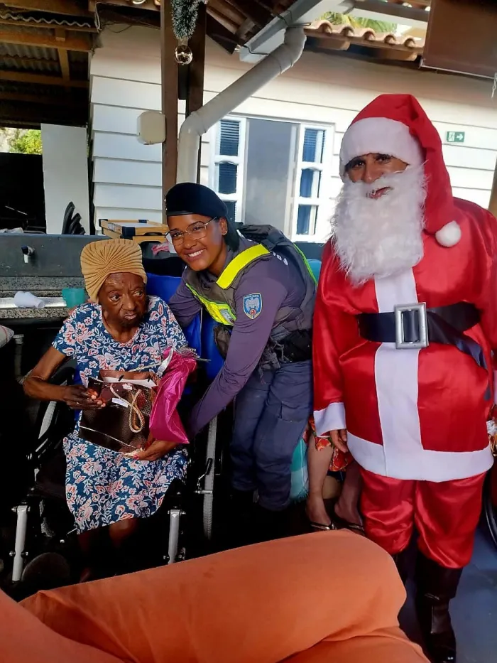 PM apoia entrega de doações a famílias carentes e idosos em Guarapari
