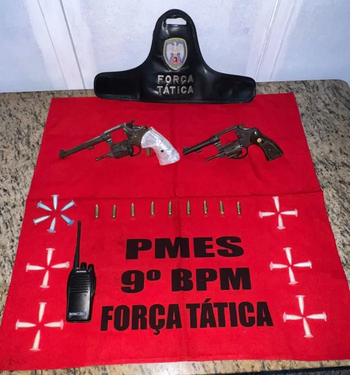 PM apreende armas, munições e drogas em Cachoeiro