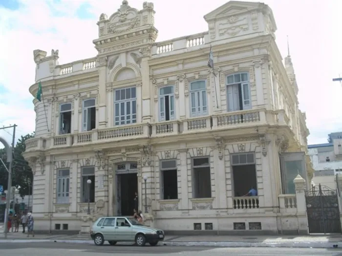 Feira de Santana inicia novo ciclo de gestão com posse do prefeito, vice e vereadores