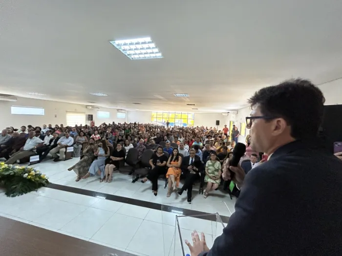 Nova gestão: Prefeito, vice e vereadores de Costa Rica assumem mandato...
