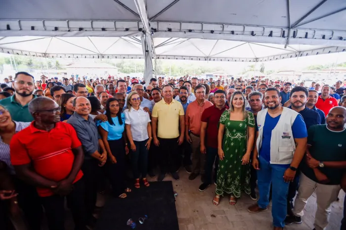 Em Bequimão, Governo entrega obras na área da educação e cidadania e vistoria construção de estrada