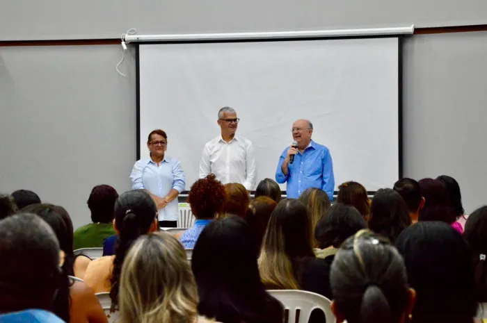Secretário anuncia que Município vai contratar 600 novos professores