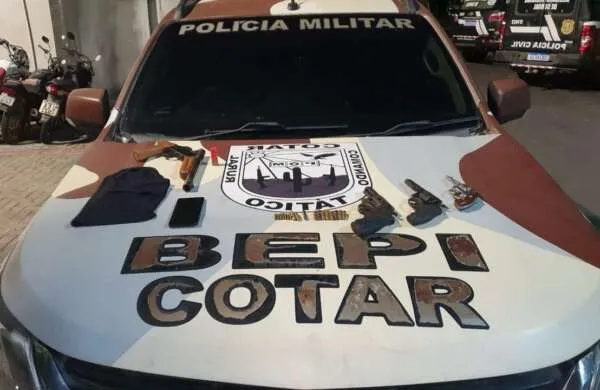 PMCE apreende quatro armas de fogo após perseguição a suspeitos na CE-179